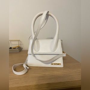 JACQUEMUS White 'Le Chiquito Moyen' Top Handle Bag